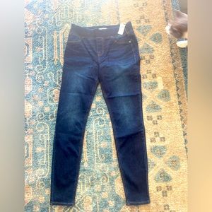 Dark rinse Old Navy Rockstar Super skinny Jeggings. Mid rise. Size 6